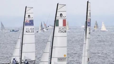 中国女足附加赛逆袭韩国 2-1 取胜，张馨创纪录先拔头筹，王霜点球锁定胜局